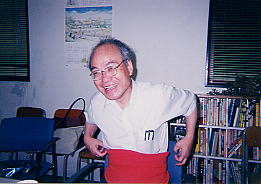 2005.8.5―不登校情報センター・松田武己代表の還暦お祝い。写真1。