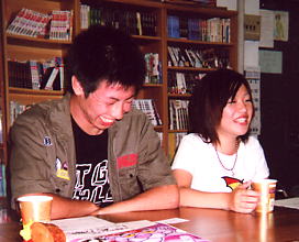 2006.6―東海地方での大学生のサポーター登録の様子。写真6。