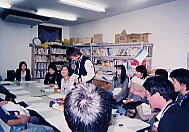 2004.11.28―トカネットの学生サポーターの事例検討と学習会。写真3。